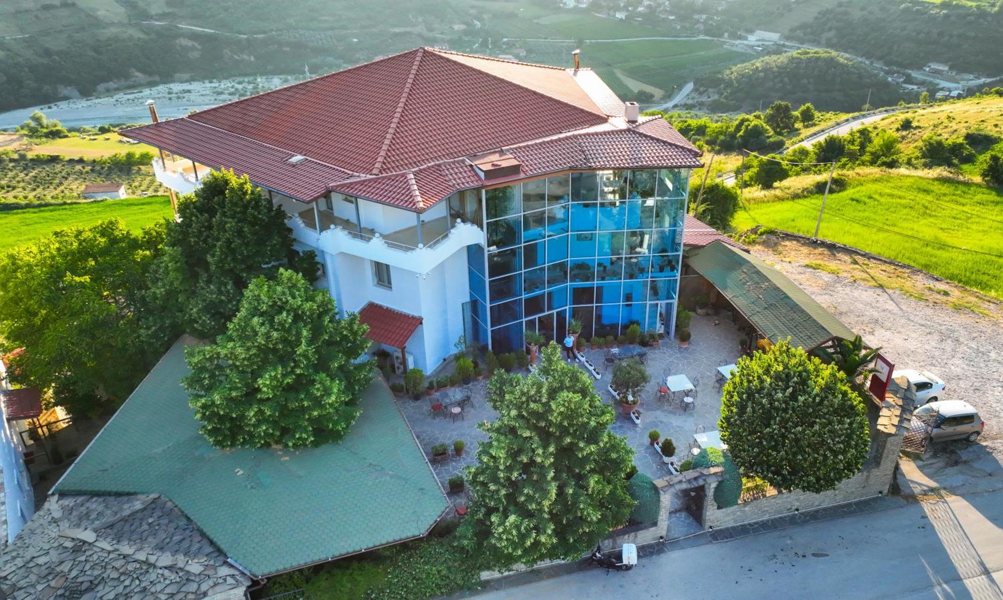 Hotel Kanione Cerenisht Exterior photo