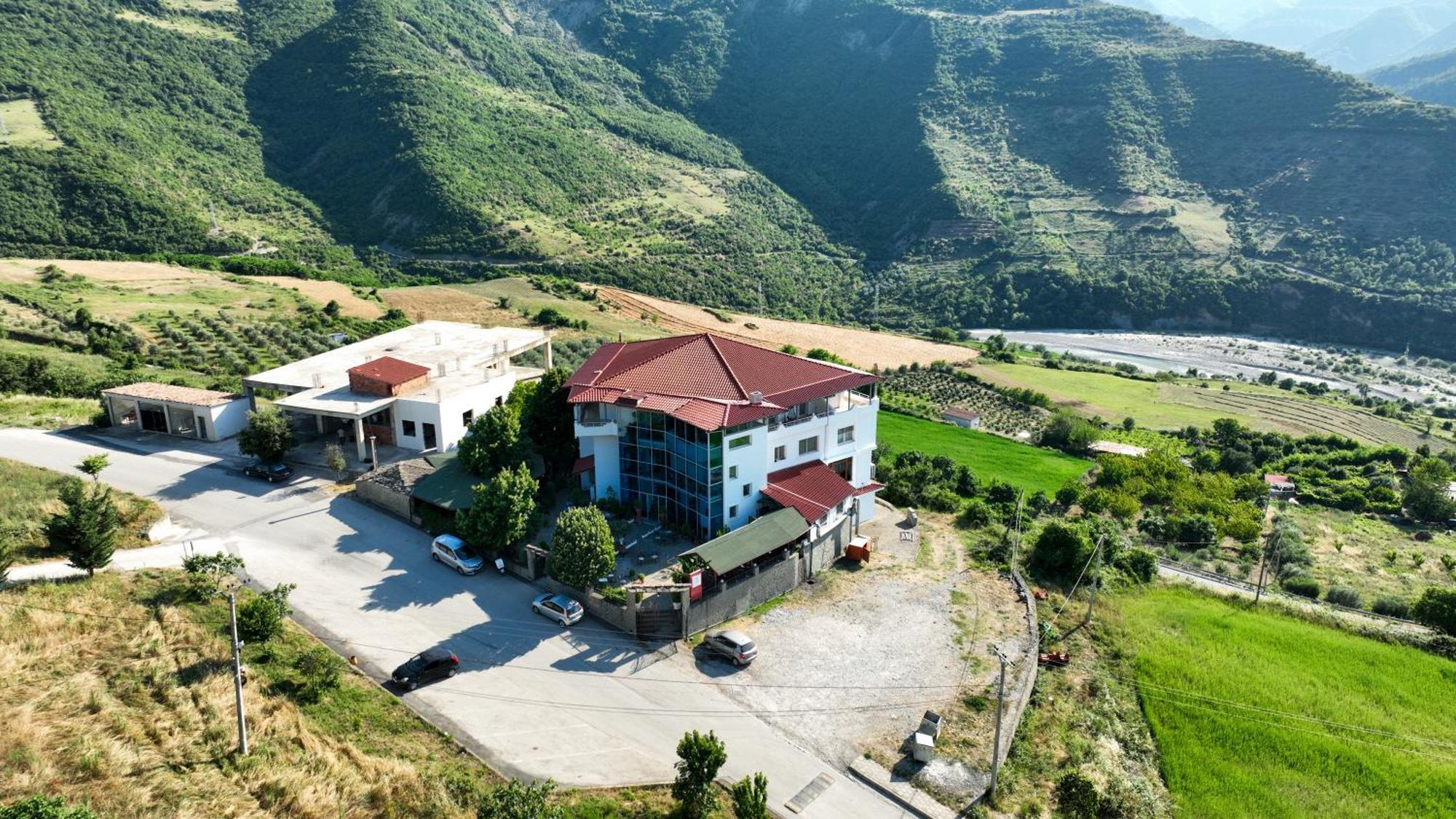 Hotel Kanione Cerenisht Exterior photo