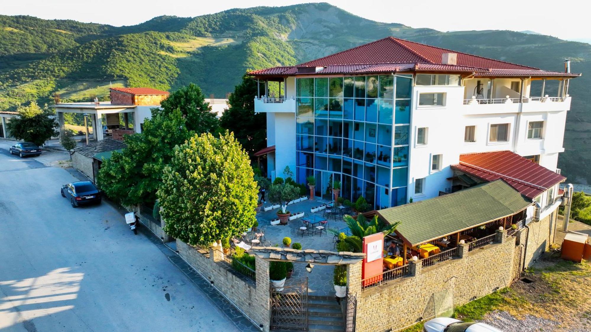 Hotel Kanione Cerenisht Exterior photo